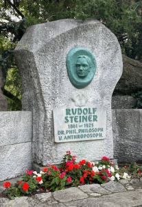 Photographie du mémorial Rudolf Steiner